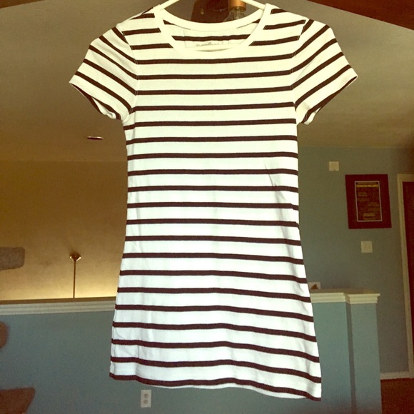 Old Navy Striped T-shirt - Picture 1 of 1